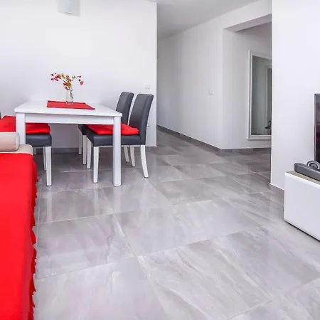 Juro Apartment *